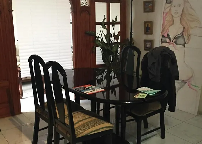 Apartment Near Everything And Some Art *