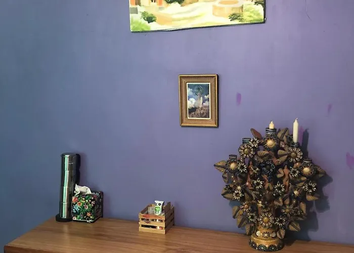 Near Everything And Some Art Apartment *